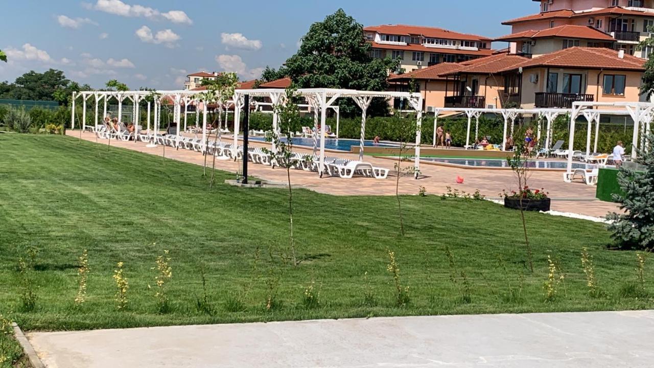 Apartcomplex Chateau أهيلوي المظهر الخارجي الصورة