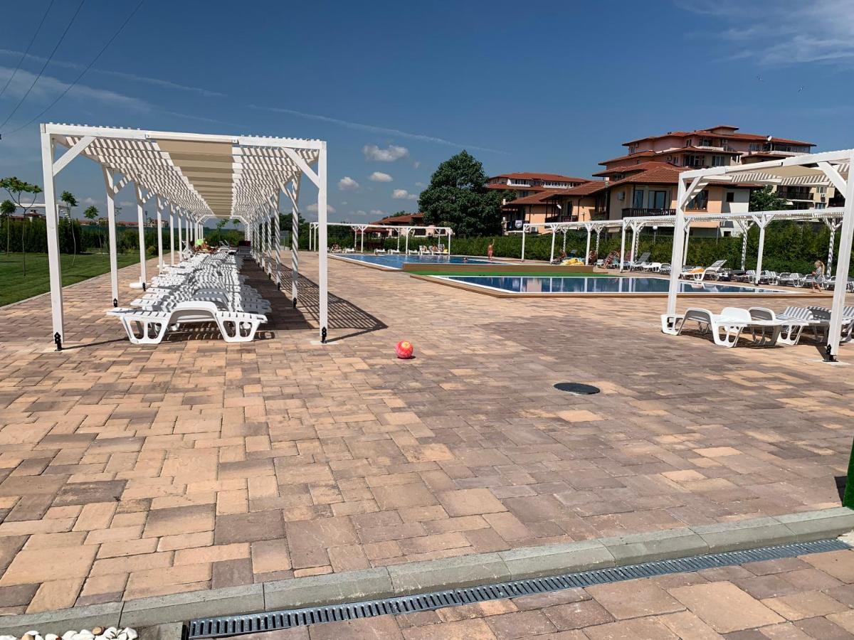 Apartcomplex Chateau أهيلوي المظهر الخارجي الصورة