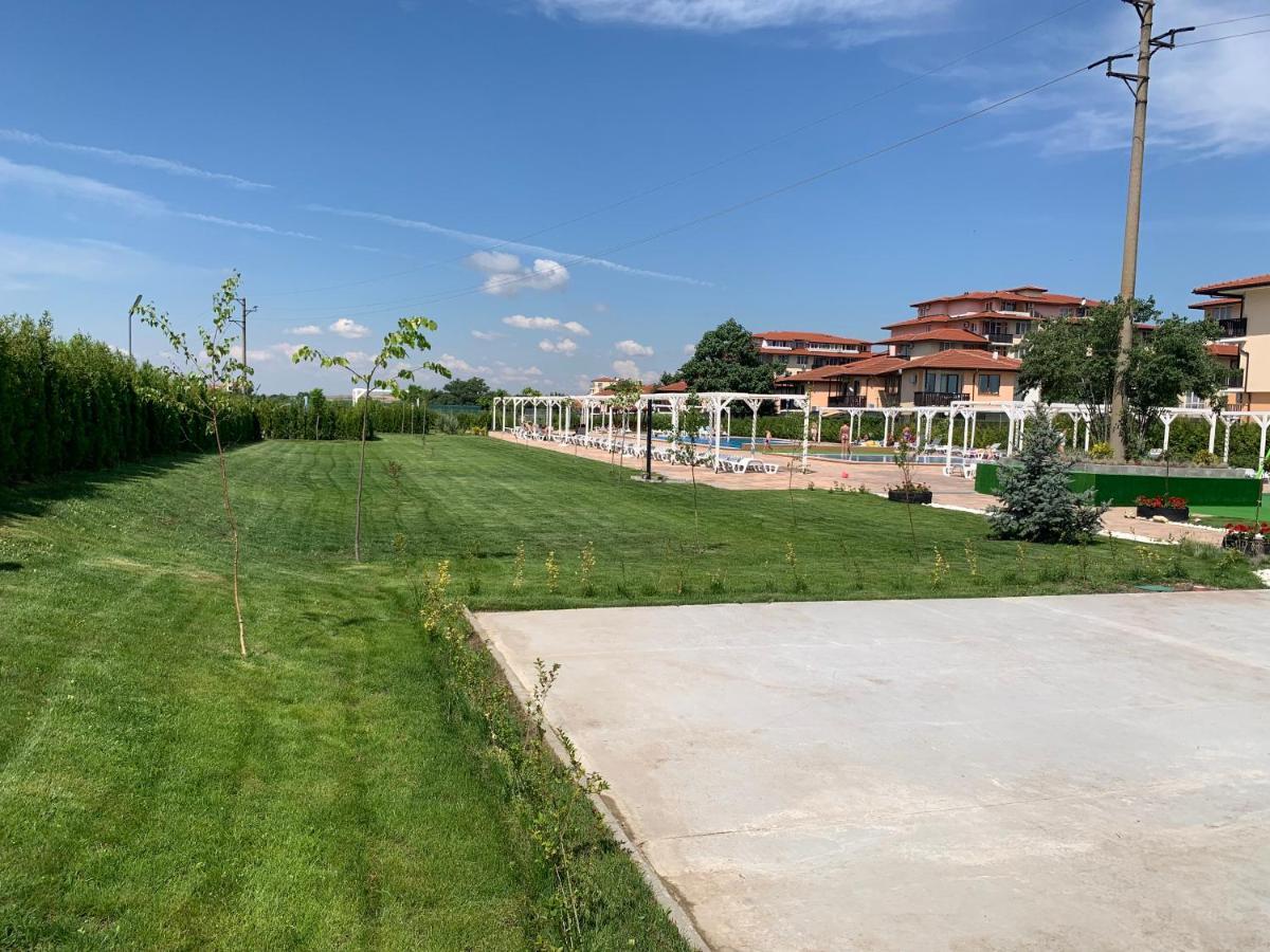 Apartcomplex Chateau أهيلوي المظهر الخارجي الصورة