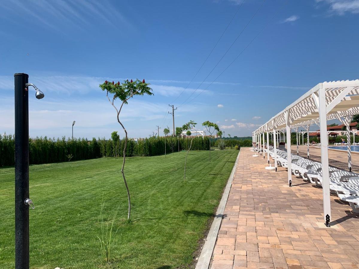 Apartcomplex Chateau أهيلوي المظهر الخارجي الصورة