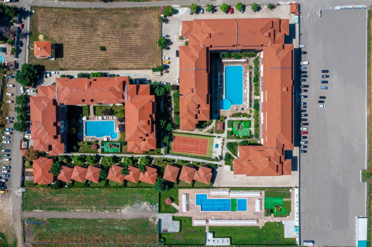 Apartcomplex Chateau أهيلوي المظهر الخارجي الصورة