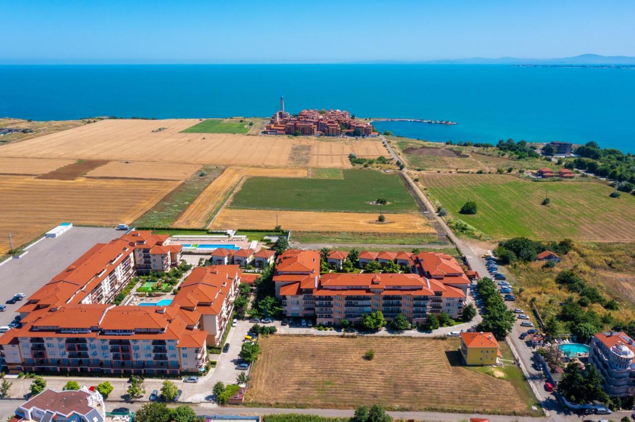 Apartcomplex Chateau أهيلوي المظهر الخارجي الصورة