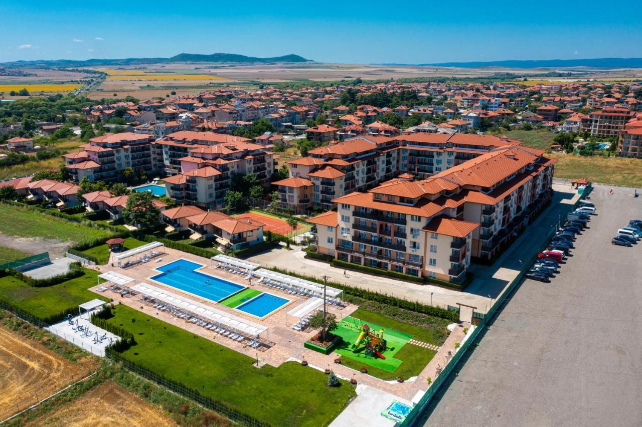 Apartcomplex Chateau أهيلوي المظهر الخارجي الصورة