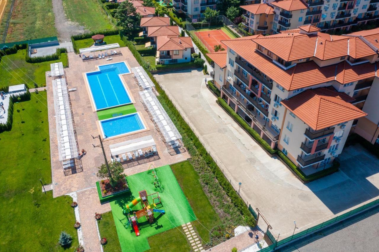 Apartcomplex Chateau أهيلوي المظهر الخارجي الصورة