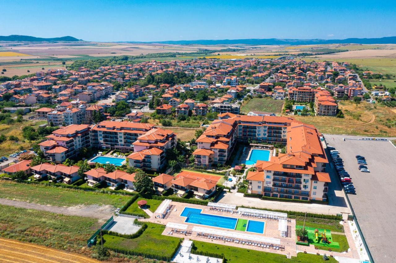 Apartcomplex Chateau أهيلوي المظهر الخارجي الصورة