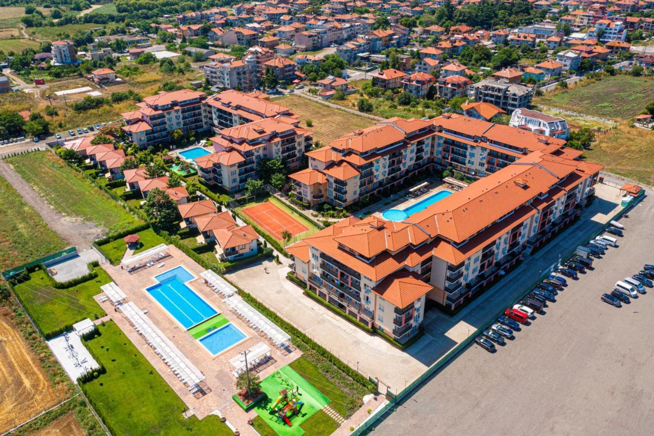 Apartcomplex Chateau أهيلوي المظهر الخارجي الصورة