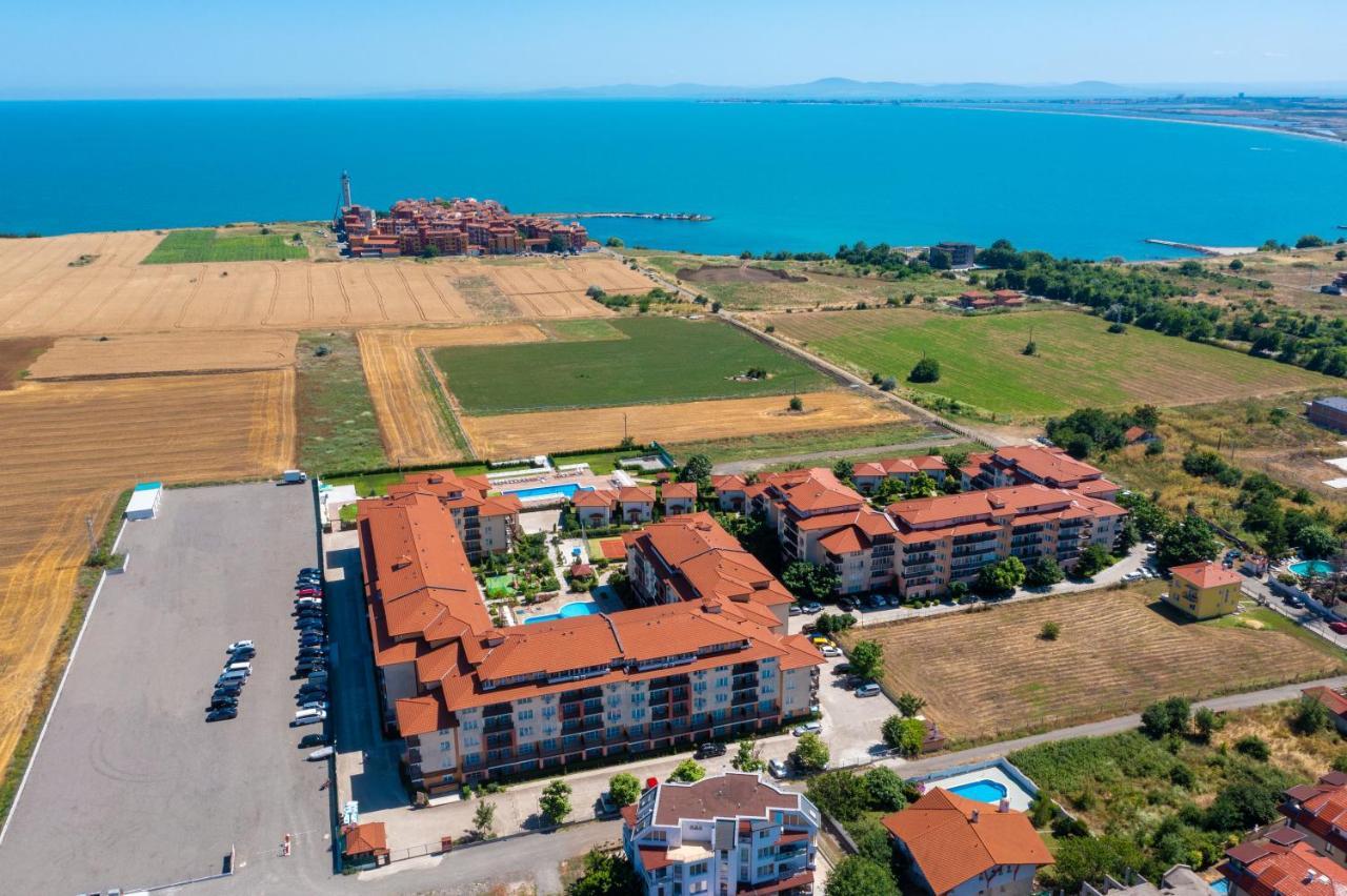 Apartcomplex Chateau أهيلوي المظهر الخارجي الصورة