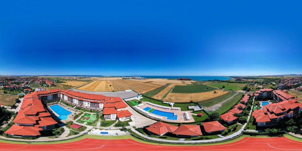 Apartcomplex Chateau أهيلوي المظهر الخارجي الصورة
