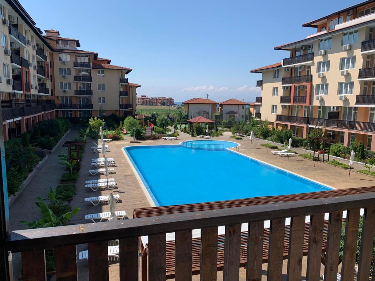 Apartcomplex Chateau أهيلوي المظهر الخارجي الصورة