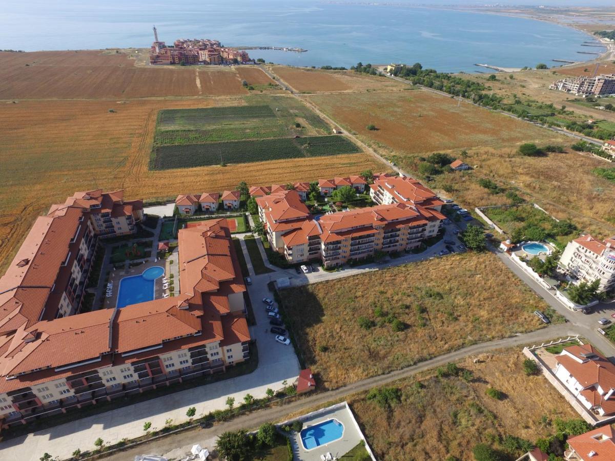 Apartcomplex Chateau أهيلوي المظهر الخارجي الصورة