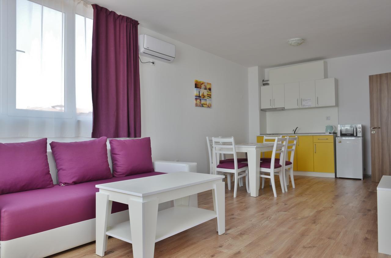 Apartcomplex Chateau أهيلوي المظهر الخارجي الصورة