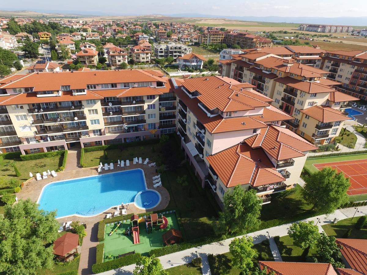 Apartcomplex Chateau أهيلوي المظهر الخارجي الصورة