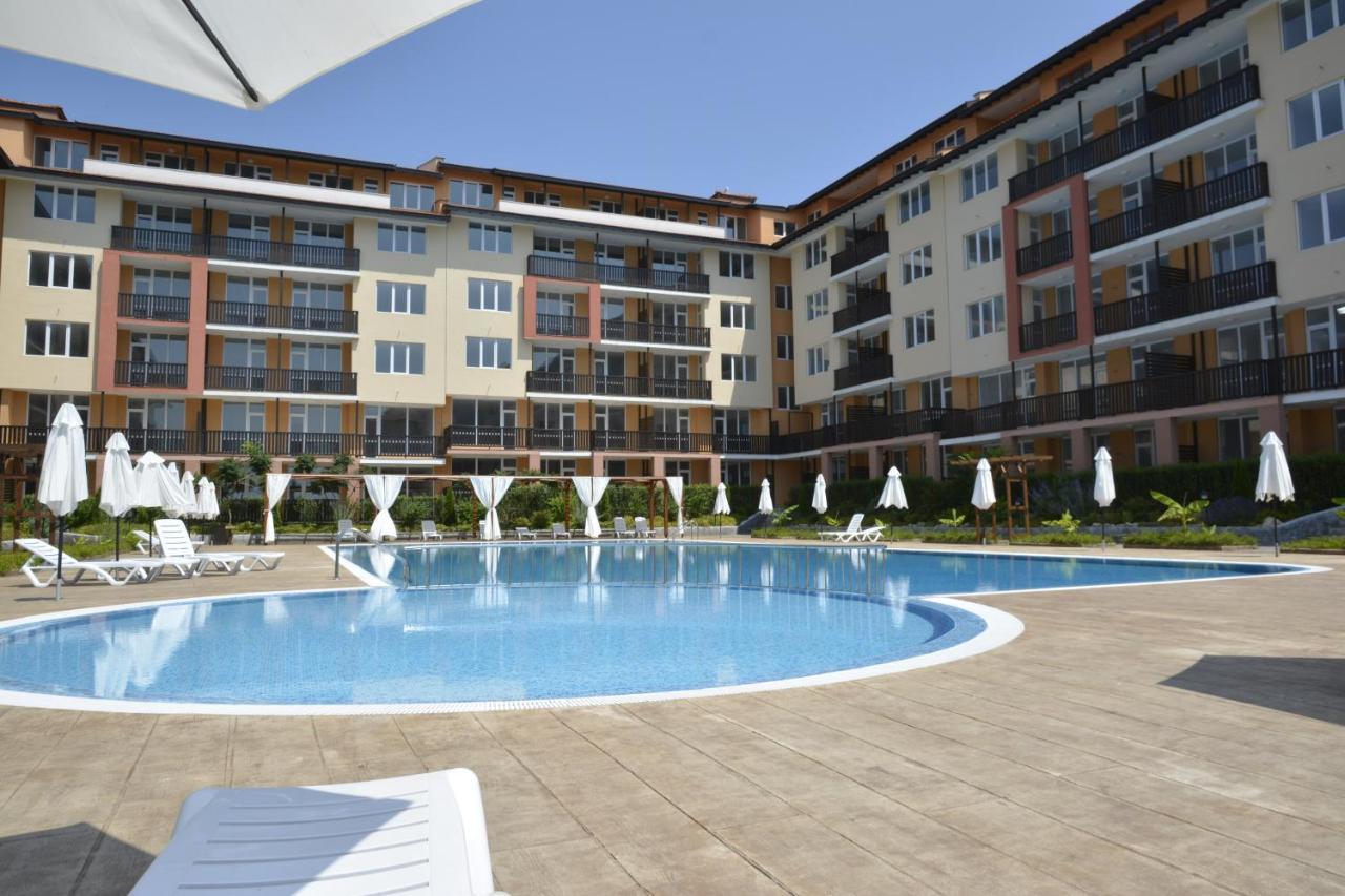 Apartcomplex Chateau أهيلوي المظهر الخارجي الصورة