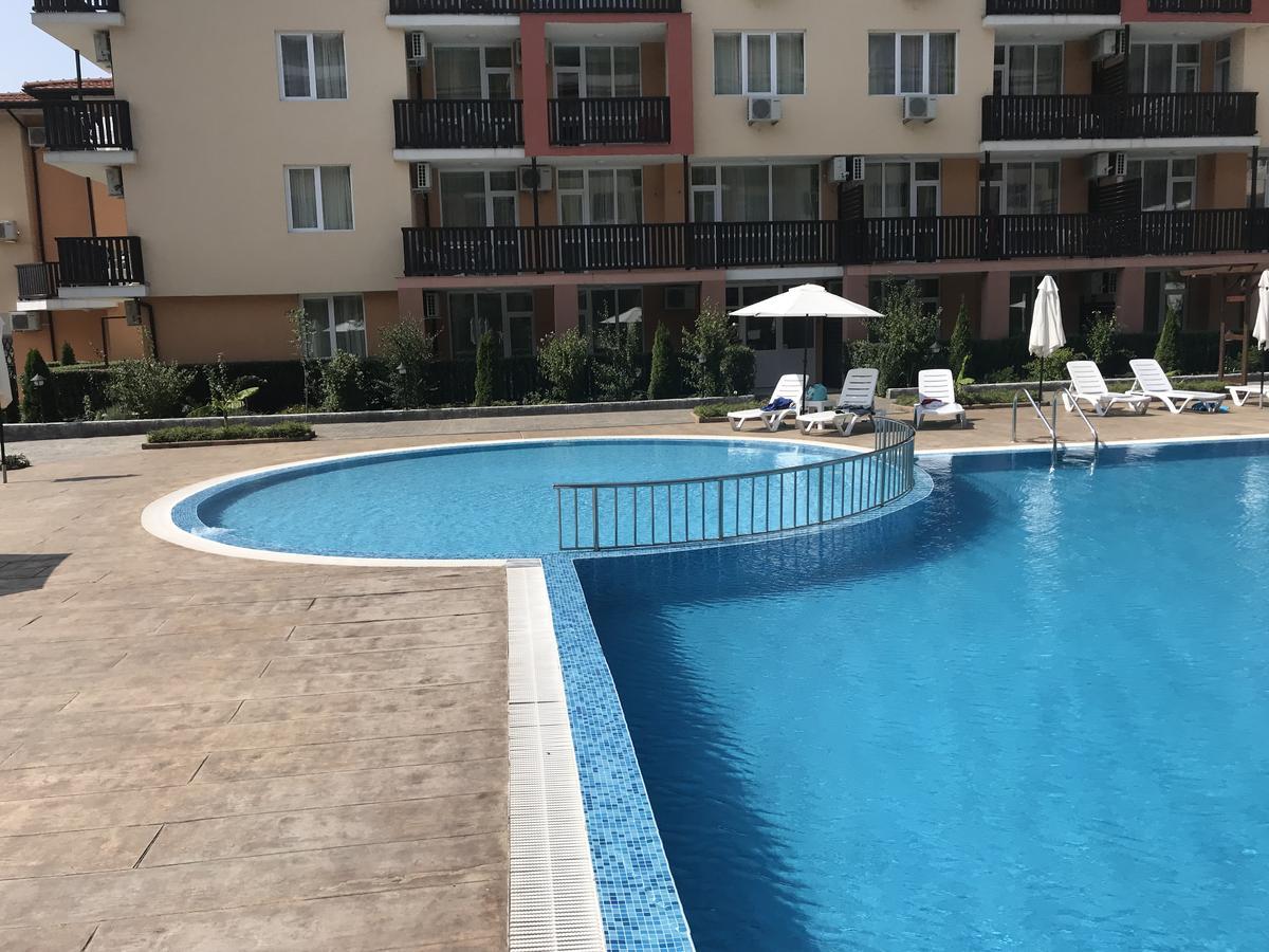 Apartcomplex Chateau أهيلوي المظهر الخارجي الصورة